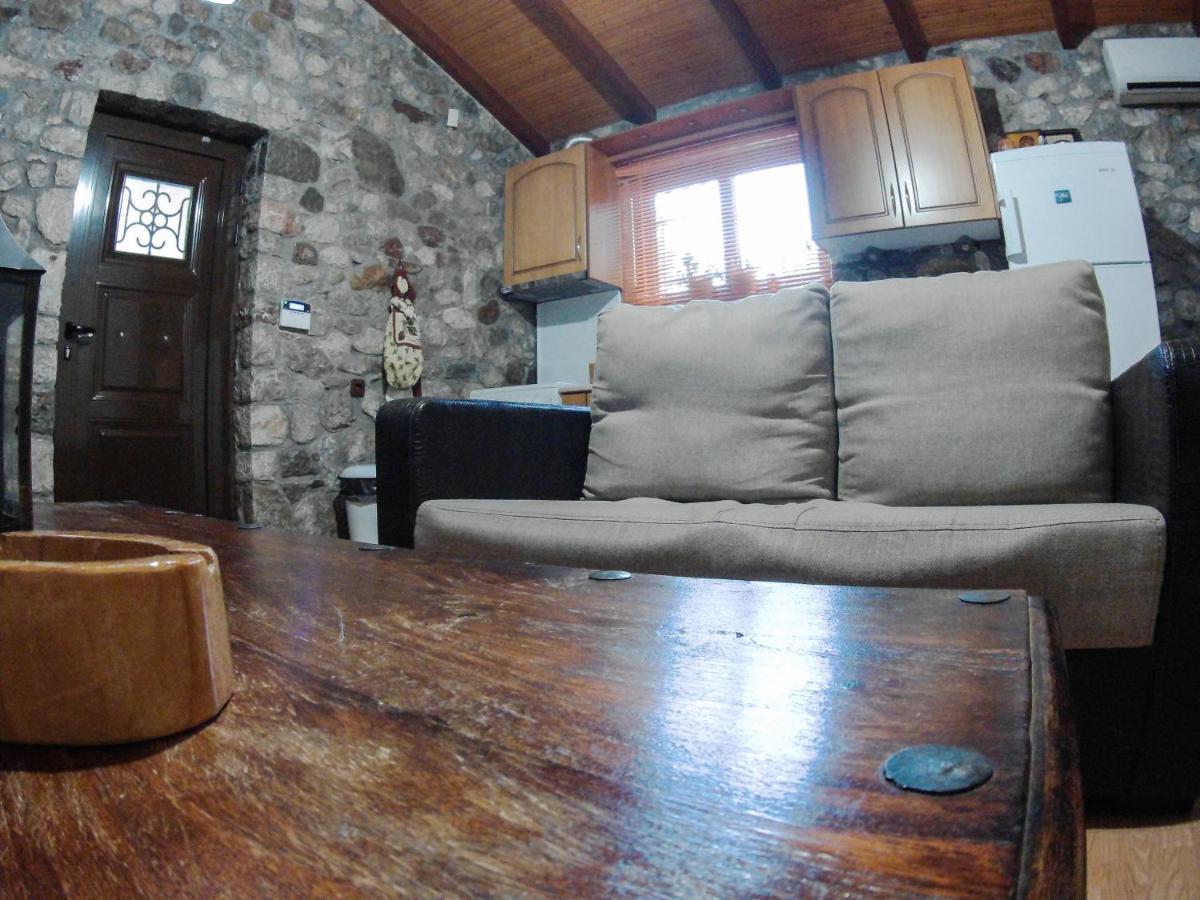 Villa Patras Stonehouse With Large Yard - Πέτρινο Σπίτι Με Αυλή Paralía Esterno foto